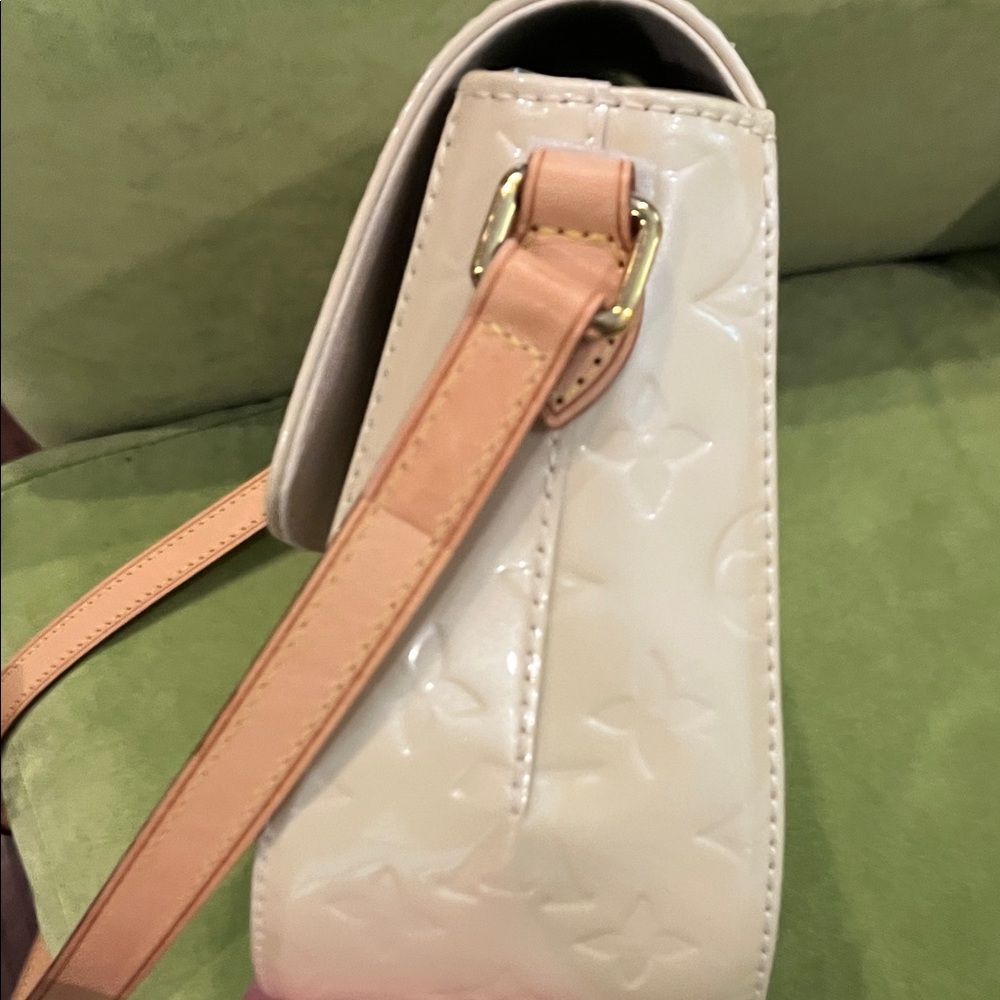 Louis Vuitton Monogram crossbody Vernis Bellflower GM bag - Picture 8 of 13
